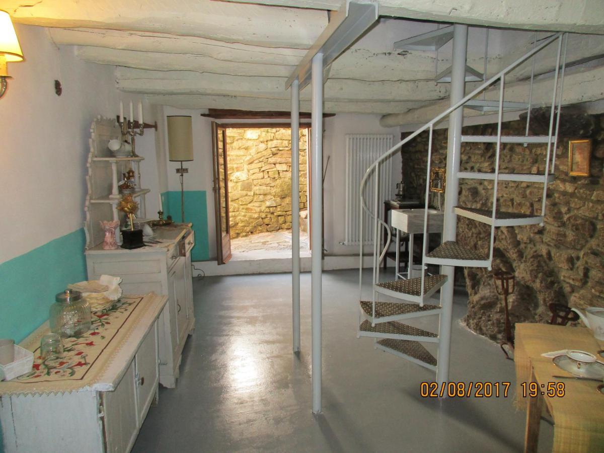 Viandanti, Artisti E Sognatori Bed & Breakfast Comano  Exterior photo