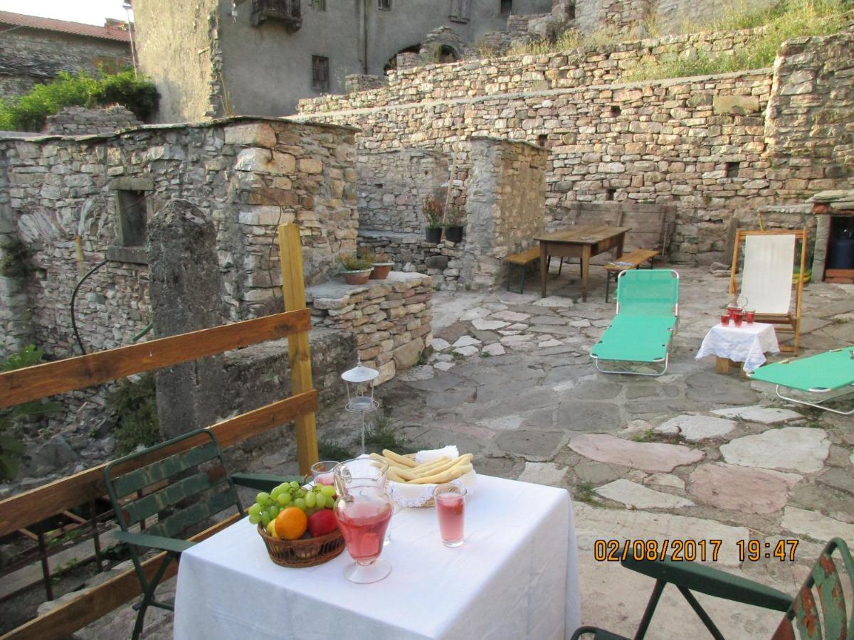 Viandanti, Artisti E Sognatori Bed & Breakfast Comano  Exterior photo