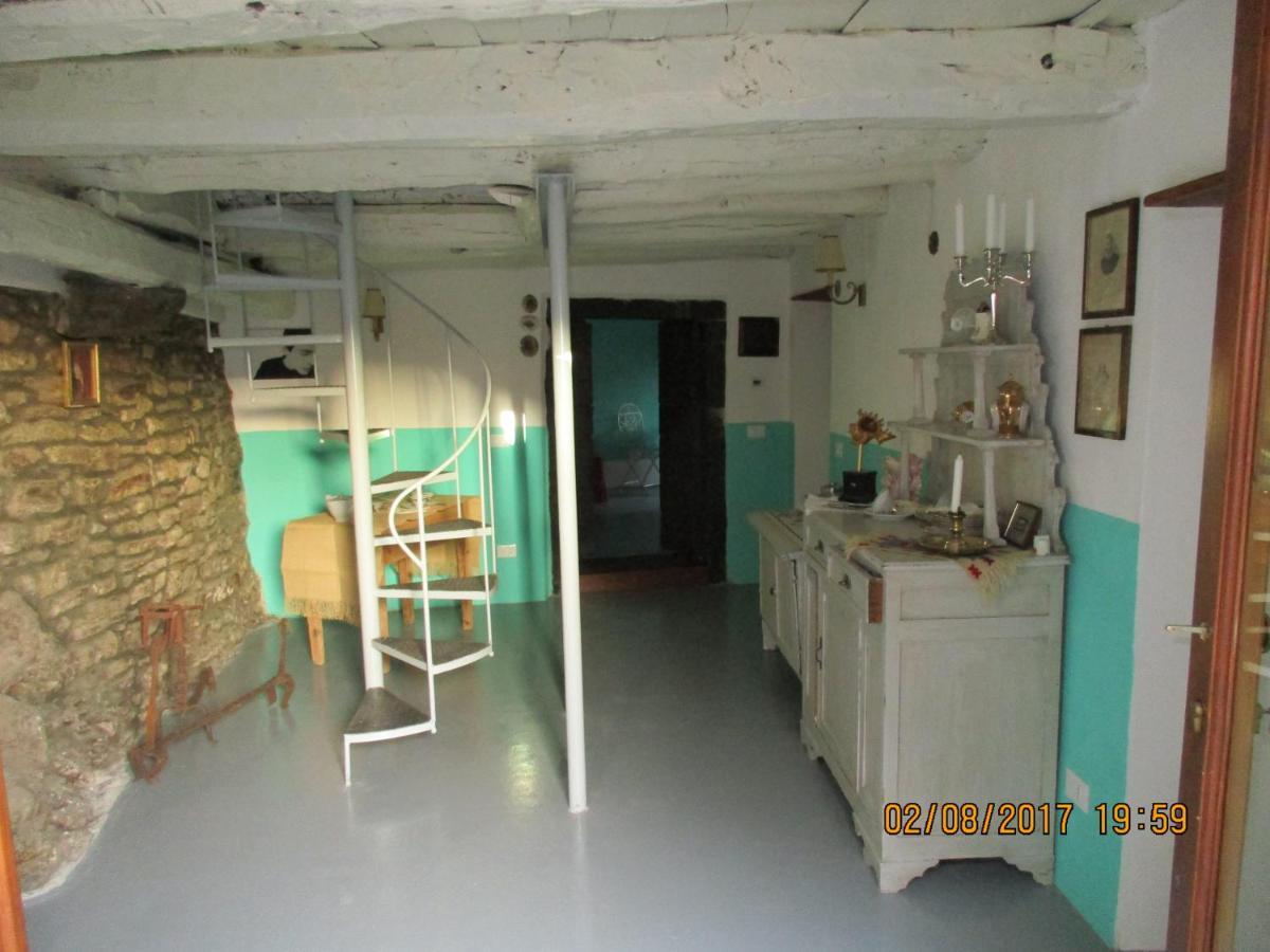 Viandanti, Artisti E Sognatori Bed & Breakfast Comano  Exterior photo