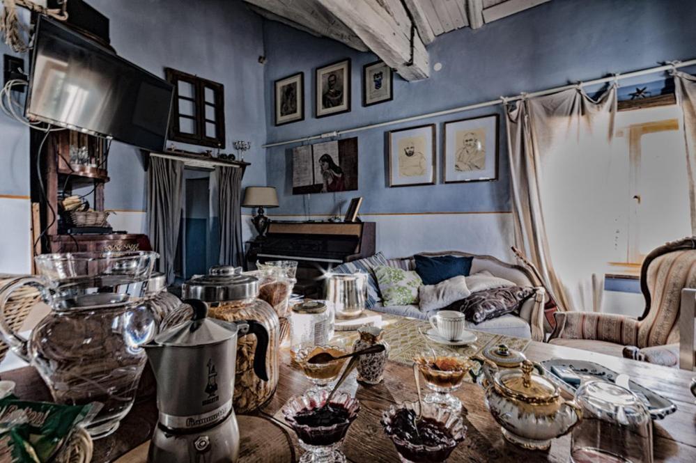 Viandanti, Artisti E Sognatori Bed & Breakfast Comano  Exterior photo