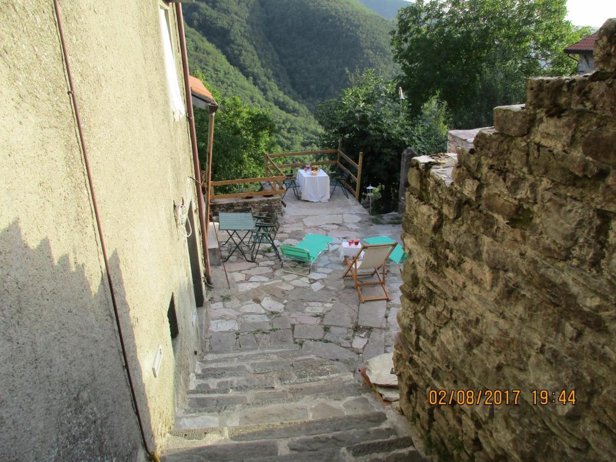 Viandanti, Artisti E Sognatori Bed & Breakfast Comano  Exterior photo